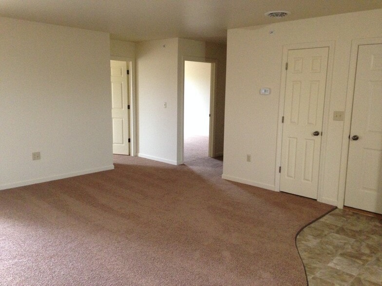 Building Photo - 26 S Dun Ln