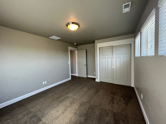 Building Photo - 5373 N Mitchum Ave