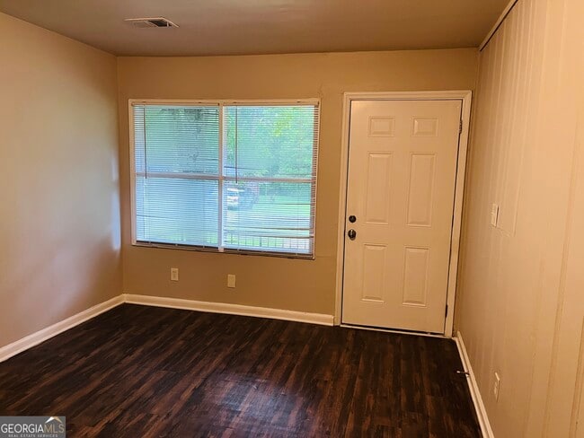 Building Photo - 6102 E Fayetteville Dr
