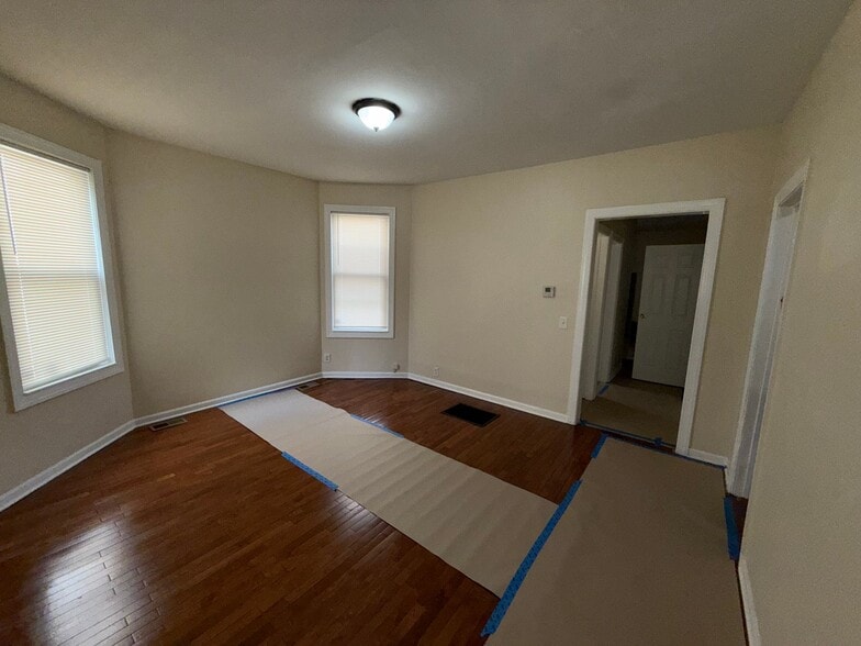 Building Photo - 7423 S St Lawrence Ave