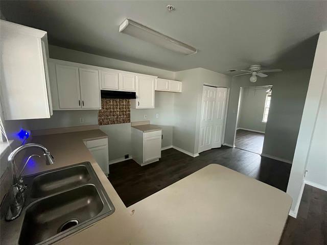 Building Photo - 403 E R Ellis Ave
