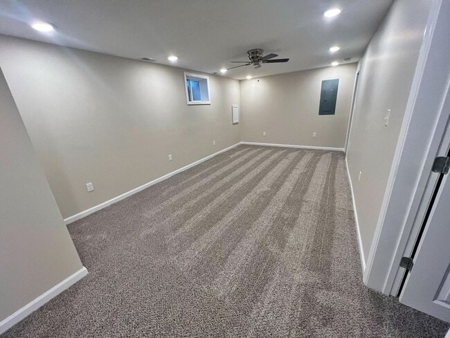 Building Photo - Great 4 Bed 3 Bath House In Parkade!