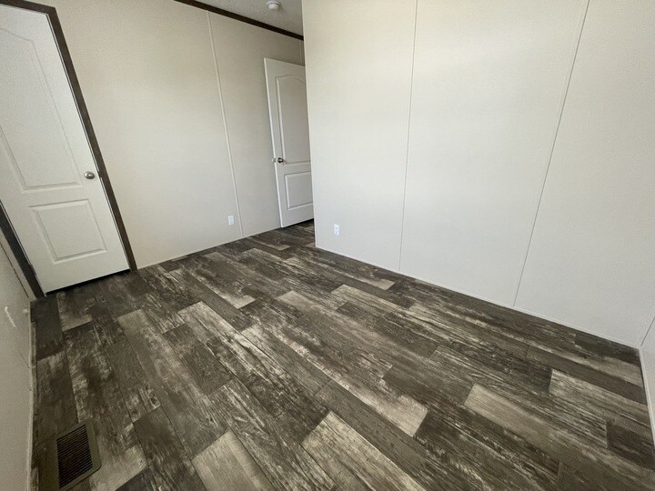 Building Photo - 16220 Frontenac Ave