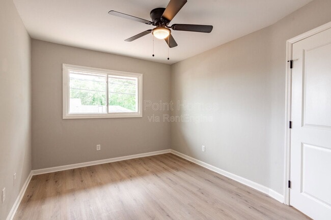 Building Photo - 400 Gallery Ln