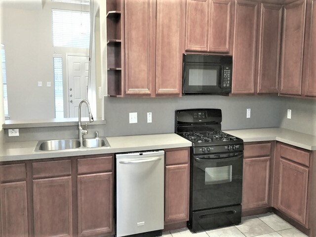 Building Photo - 156 Weston Ct