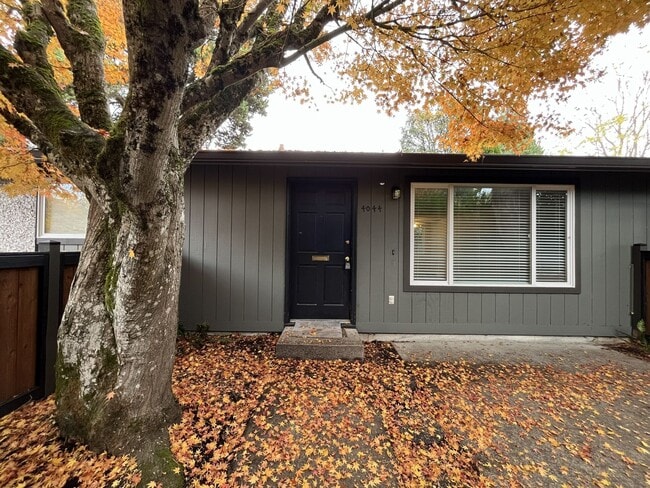 Building Photo - Bright 2-Bedroom Home with Open Living Are...