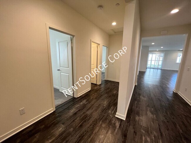 Building Photo - 45016 Marbella St
