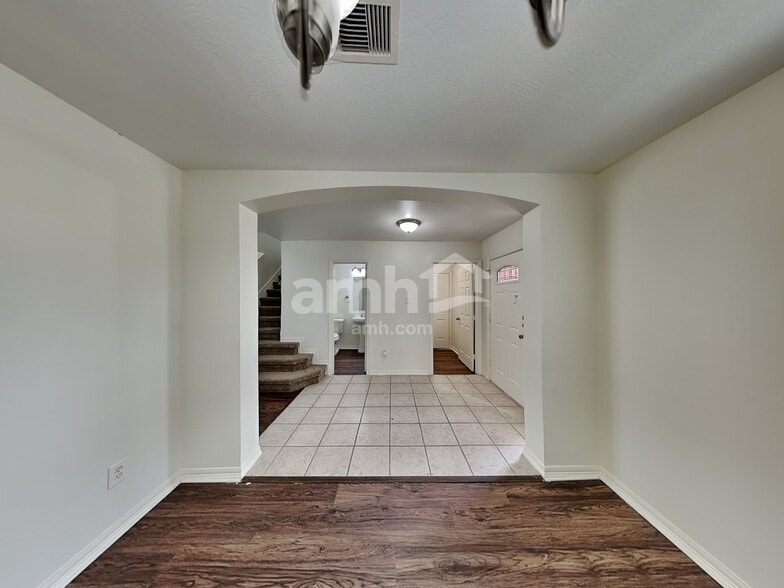 Building Photo - 6027 Coventry Falls