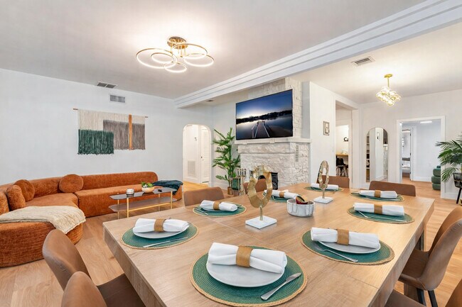 Building Photo - 1336 NE 14th Ave