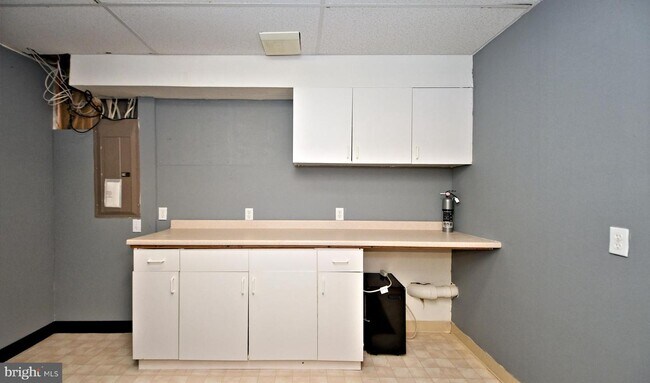 Building Photo - 3435 Westview Dr