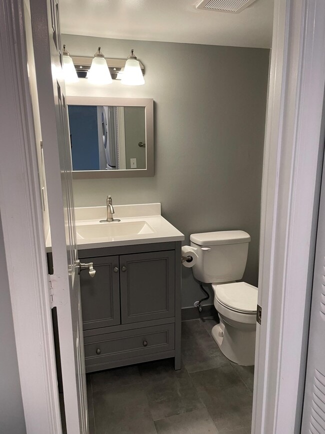 Building Photo - 2800 Palmwood Terrace