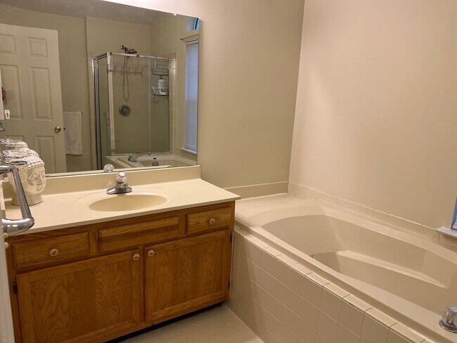 Building Photo - Lovely Bethlehem Township single family ho...