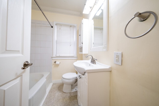 Building Photo - 3531-2 1/2 2 1/2 St NE