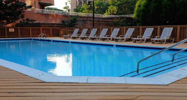 swimming pool - 1211 S Eads St