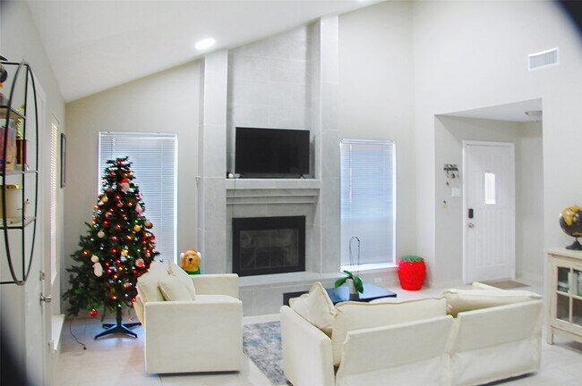 Building Photo - 15510 W Barbara Cir