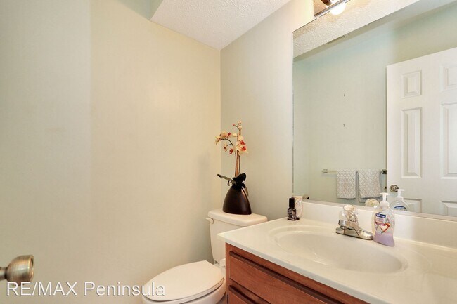 Building Photo - 4 br, 2.5 bath House - 304 Charity Lane