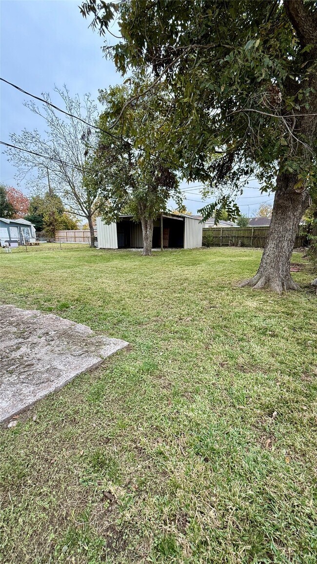 Building Photo - 13346 Louisville St