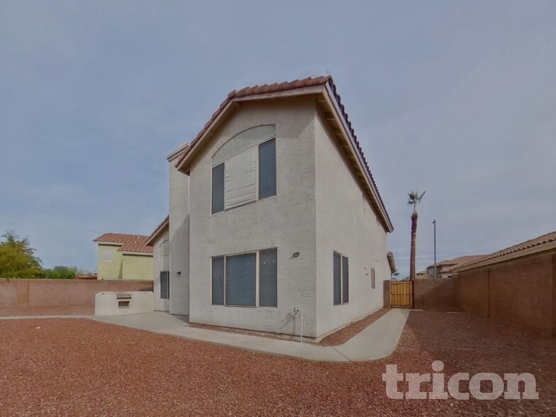 Building Photo - 17220 N Wavyleaf Ave