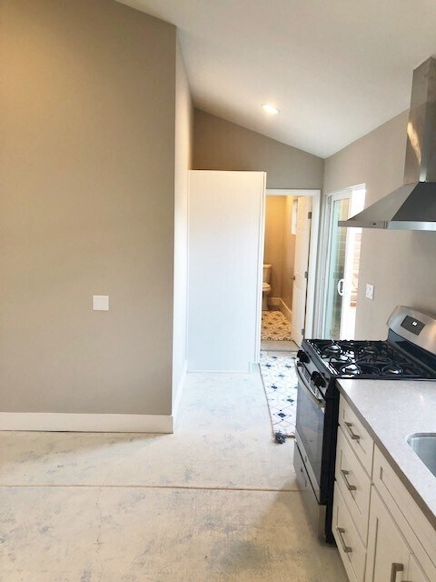 Building Photo - Calle Violeta