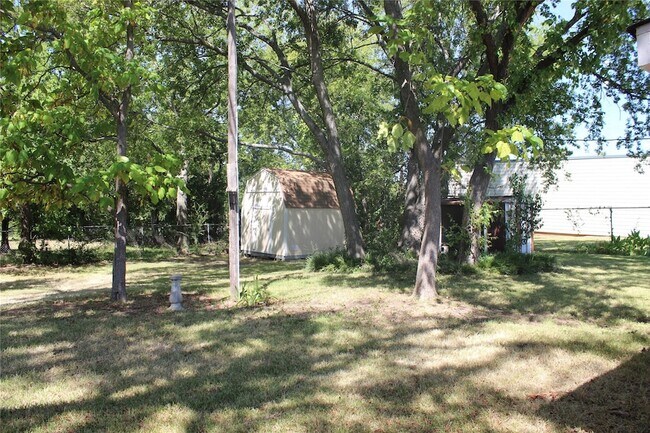 Building Photo - 409 W Main St