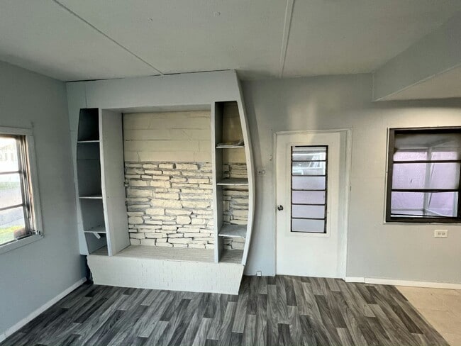 Building Photo - 108 Southland Ct