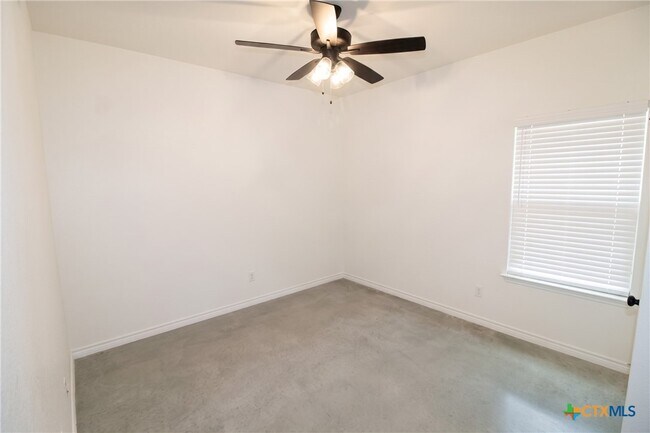 Building Photo - 114 Leon Ln