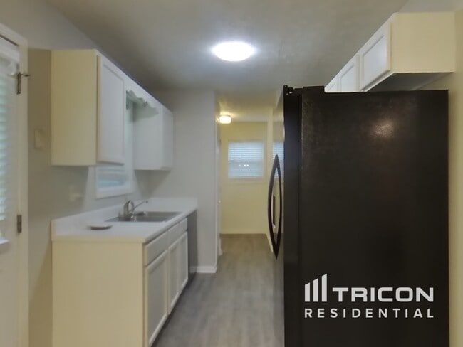 Building Photo - 547 Nottingham Dr