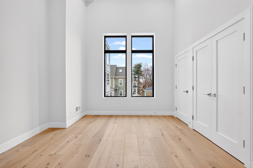 Building Photo - 151 Belmont St