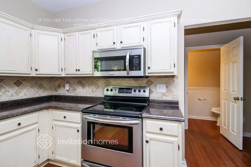 Building Photo - 7022 Surrey Dr