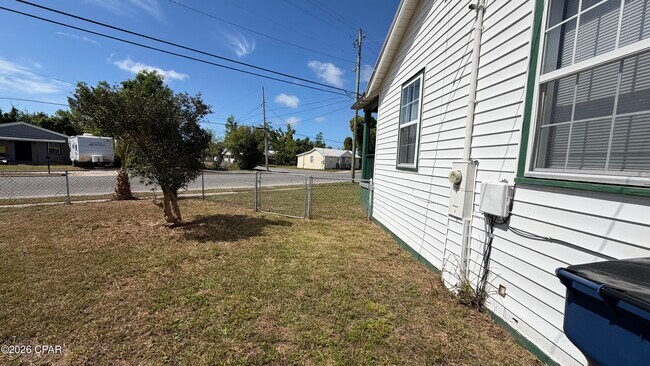 Building Photo - 300 N James Ave