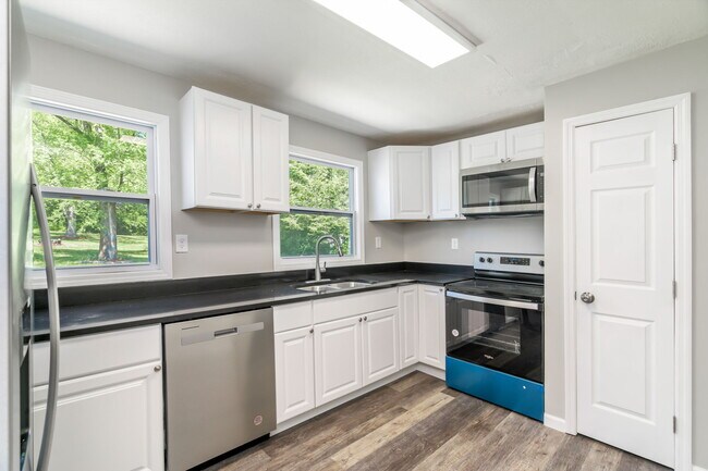 Building Photo - 5700 Ridgefield Rd