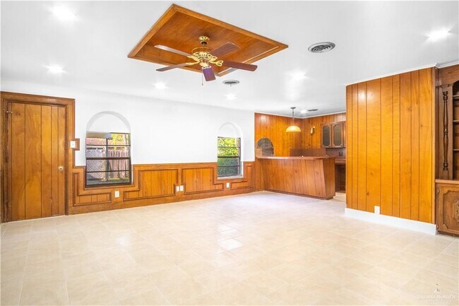 Building Photo - 18 Cd Ave