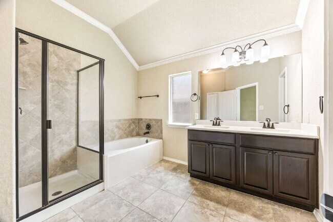 Building Photo - 209 Rawhide Way