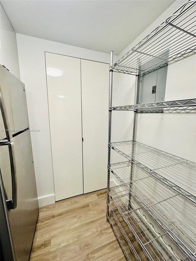 Building Photo - 650 West Ave