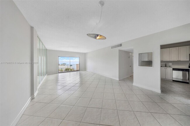 Building Photo - 1455 N Treasure Dr