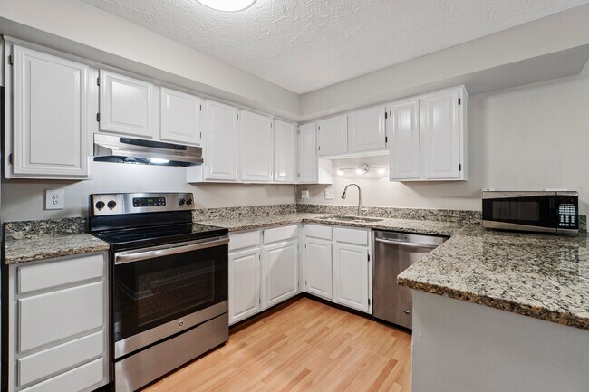 Building Photo - 7935 Tyson Oaks Cir