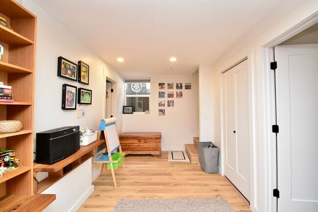 Building Photo - Newly Remodeled 4 Bedroom 2 Bath Home in Salt Lake City!!