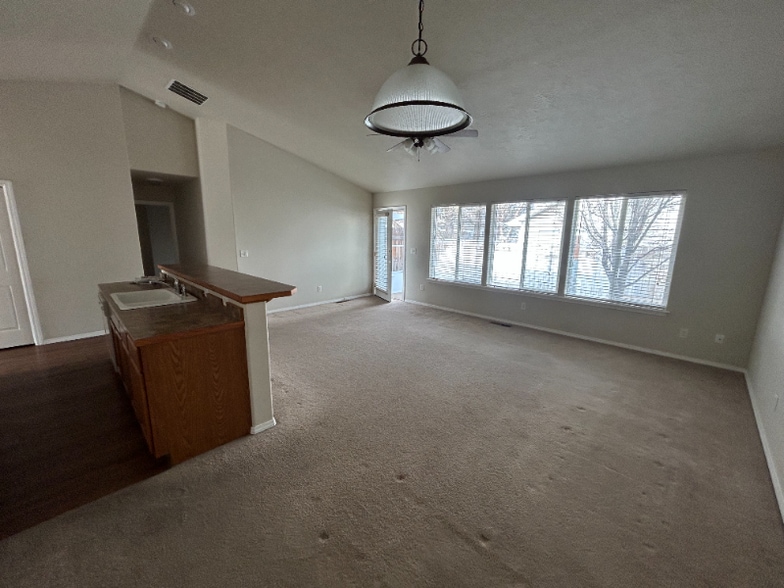 Building Photo - 1707 Dora Dr N