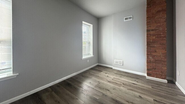 Building Photo - 121 N 59th St