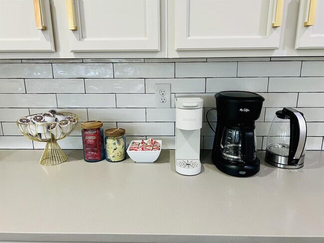 Building Photo - 15557 W 95th Ave