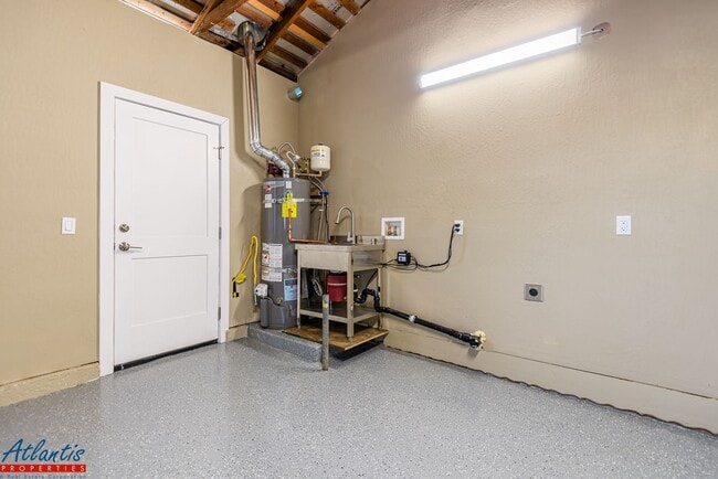 Building Photo - Gorgeous & Remodeled Home