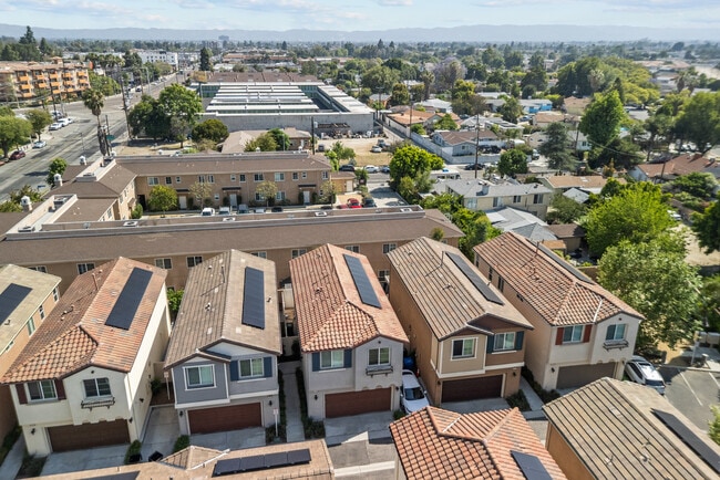 Building Photo - 14610 Isla Vista Dr