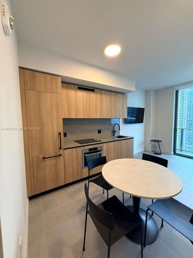 Building Photo - 121 NE 5th St