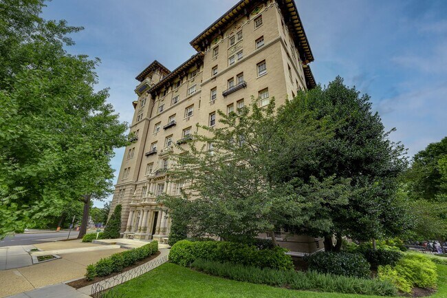 Building Photo - Great Luxury 1 Bedroom 1 Bath on Connecticut Ave in Kalarama