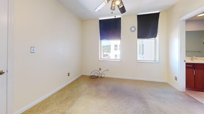 Building Photo - 401 10th St