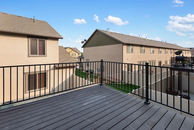Building Photo - Luxurious Spacious layout in convenient Sa...