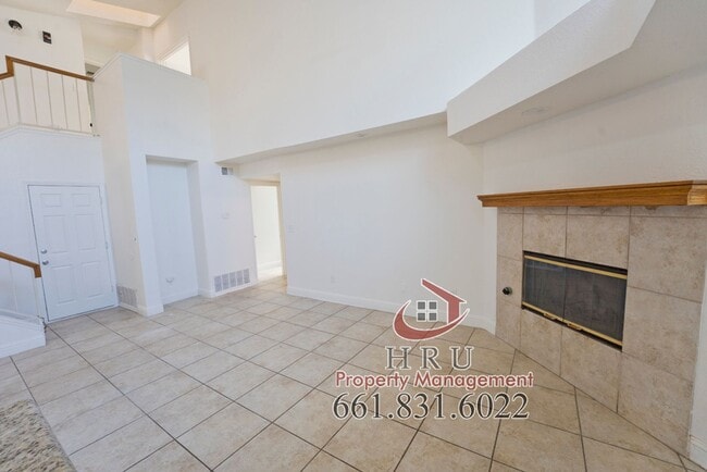 Building Photo - SW-4 bed/3 bath + pool house