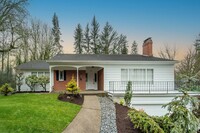 Building Photo - Newly remodeled Beautiful Traditional Ranc...