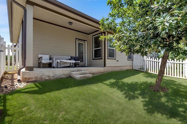 Building Photo - 711 Rolling Oak Dr