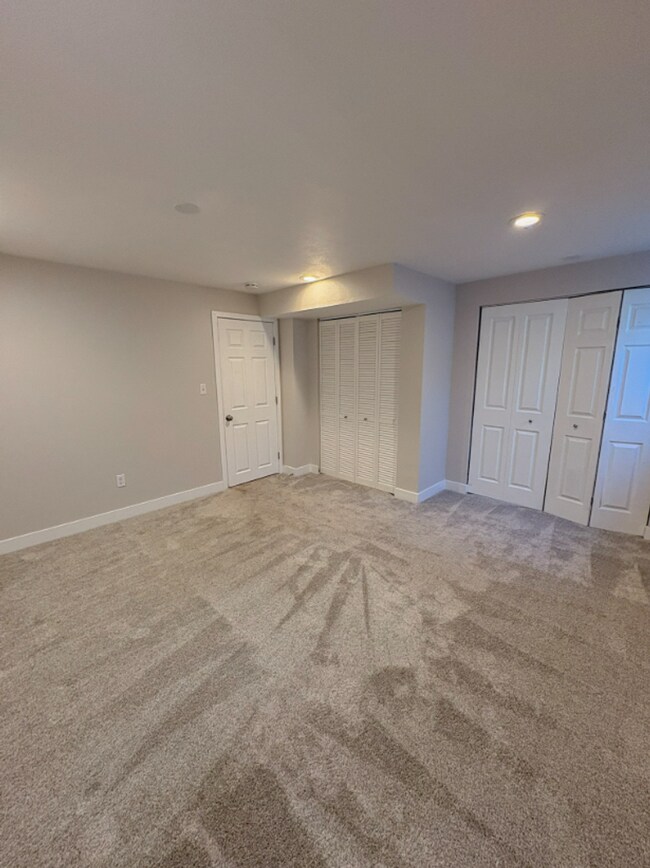 Building Photo - 245 Otis Ct